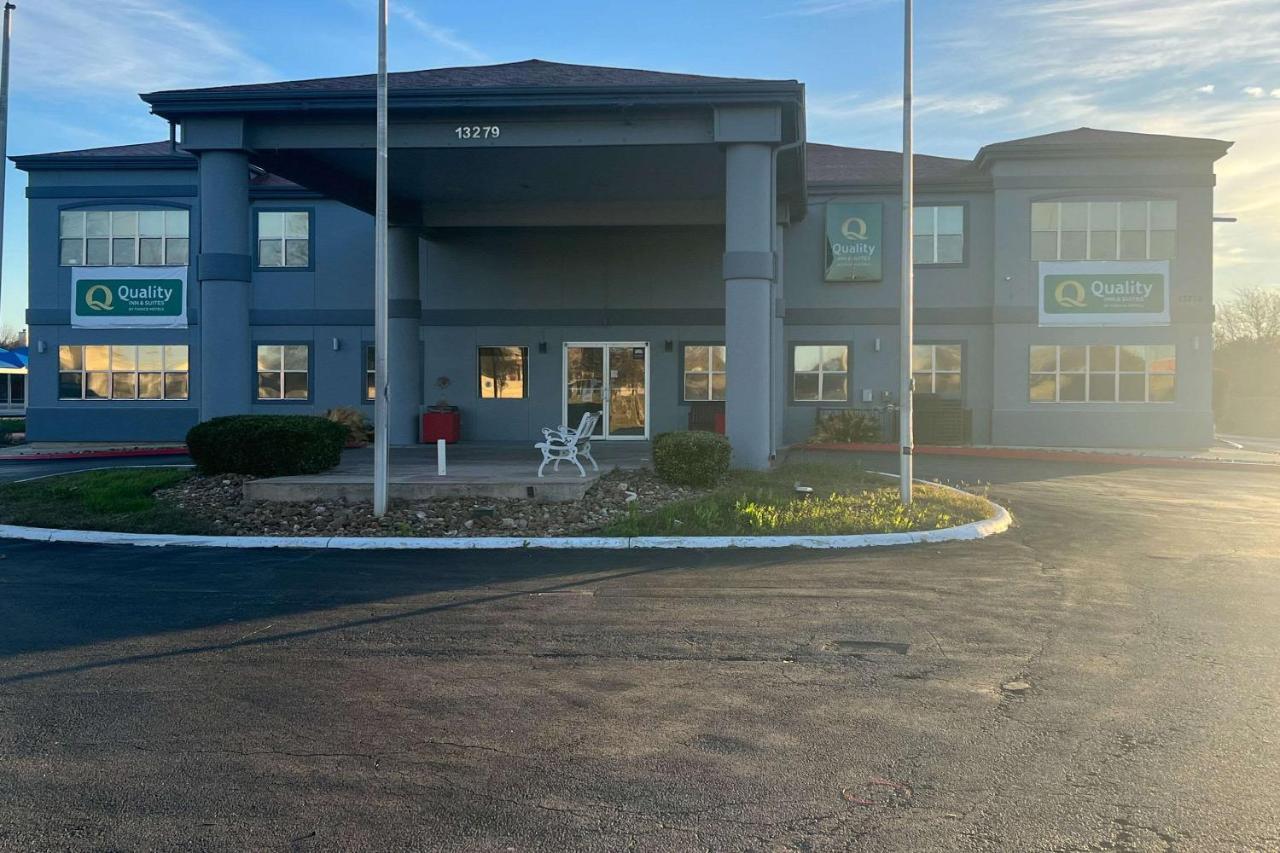 Quality Inn & Suites I-10 Near Fiesta Texas San Antonio Exterior foto