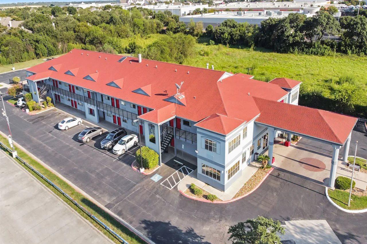 Quality Inn & Suites I-10 Near Fiesta Texas San Antonio Exterior foto